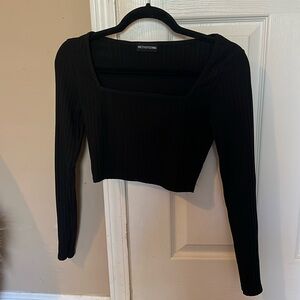 PRETTY LITTLE THING SQUARENECK LONG SLEEVE CROP TOP